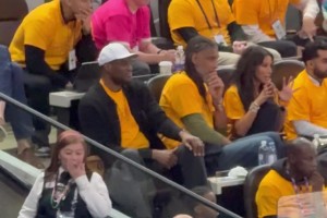 卧槽，这是“肚腩特”啊！这哥们的球技能秒杀多少吧友？😂